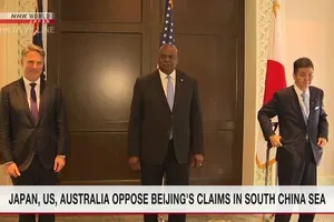 (Từ trái sang): Bộ trưởng Bộ Quốc phòng Úc – ông Richard Marles, Bộ trưởng Quốc phòng Mỹ - ông Lloyd Austin và Bộ trưởng Quốc phòng Nhật – ông Kishi Nobuo. Ảnh: NHK