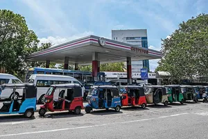 Sri Lanka đóng cửa trường học, dừng dịch vụ chính phủ không thiết yếu trong 2 tuần. Ảnh: AFP