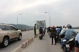 Ôm con tự tử được cứu thoát, có bị gì không?