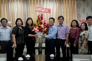 Tỉnh Bạc Liêu chúc mừng báo Pháp Luật TP.HCM dịp 21-6