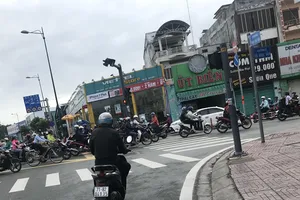 Vượt đèn đỏ để rẽ phải, xử phạt bao nhiêu?