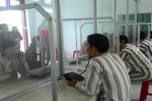 Người yêu đang ở trong trại giam, có được vào thăm?