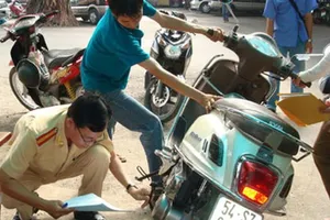 Không liên lạc được với chủ cũ, làm sao sang tên xe?