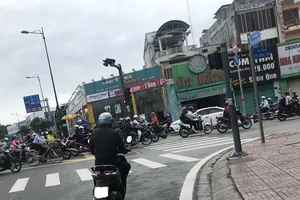 Mức phạt lỗi đè vạch kẻ đường khi dừng đèn đỏ 