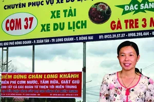 Vợ chồng chủ quán mời cơm tất cả các đoàn từ thiện miền Trung
