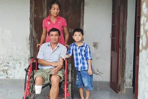 Hơn 79 triệu đồng gửi về hỗ trợ cho vợ chồng anh Thìn