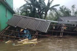 Nhà của một gia đình ở Quảng Trị bị ngã sập và trôi sạch trong cơn bão lũ năm 2020. Ảnh: TÂM AN