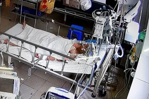 Cần Thơ: Mổ lấy con thành công cho 1 thai phụ mắc COVID-19 có biến chứng nặng