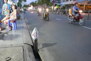 Nhiều lưới chắn rác bị mất trên địa bàn quận Tân Phú