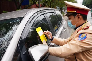 Từ ngày 21-5, người dân sẽ thuận tiện hơn khi đóng “phạt nguội”. Ảnh: UYÊN TRANG