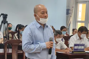 Út 'trọc' lãnh thêm 5 năm tù về tội trốn thuế 