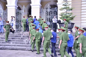 Hình ảnh ban đầu tại phiên xử cựu phó cục trưởng Cục Thuế TP.HCM và 66 bị cáo trong vụ Thủ Đức house