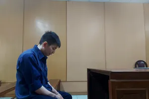 Giết người vì bị quét lá cây trúng chân khi đang tập thể dục