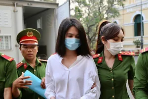 Người mẫu Ngọc Trinh đã được dẫn giải tới toà