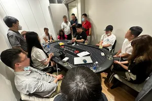 Hoãn phiên toà xét xử nhóm sinh viên thuê chung cư cao cấp để lập sòng bạc Poker