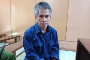 Bực tức vợ, người đàn ông cầm dao đâm người khác trọng thương