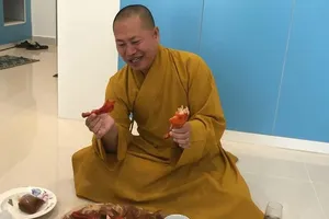 Người tự xưng 'sư thầy Thích Tâm Phúc' từng nổi tiếng kiểu 'đốt đền' 