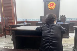 Làm nhà nghiêng sang hàng xóm, hai bên dắt nhau ra toà 15 năm vẫn chưa xong