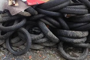 Phạt 2,5 triệu đồng cơ sở cắt vỏ xe gây ô nhiễm môi trường