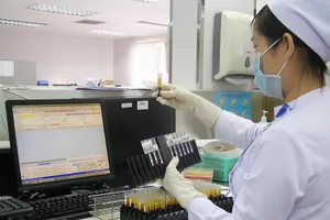 Chồng chéo kết quả xét nghiệm tuyến dưới lên tuyến trên