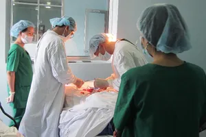 Cứu nam thanh niên bị thương nặng ở 'chỗ hiểm'