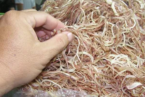 300 kg bắp chuối bào có chất gây hại suýt ra thị trường