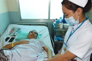 Người thứ 2 của cặp song sinh Việt - Đức được mổ thận 