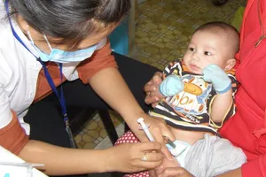 Con bị bạch hầu vì tiếc tiền tiêm ngừa chỉ là tin đồn