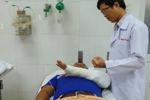 Hết tiền, bệnh nhân xin về nhưng BS kiên quyết giữ lại