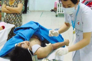 Bỗng nhiên bị chém phải nhập viện cấp cứu