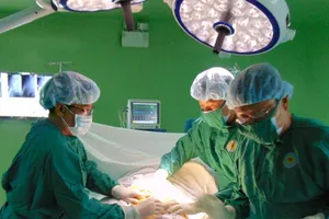 BV quận Thủ Đức lần đầu tán sỏi mật thành công