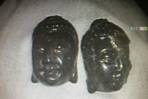 2 tượng Phật 'đi lạc' vô bụng người phụ nữ