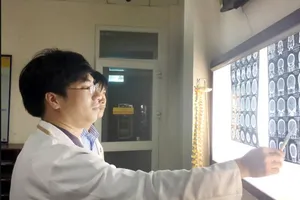 Té đập đầu hơn 1 tháng mới biết bị chấn thương sọ não