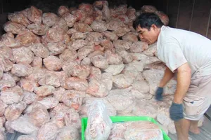 Hơn 20 tấn phụ phẩm heo biến chất suýt thành giò lụa