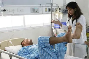 Đang đá banh với bạn, bỗng nhiên liệt nửa người