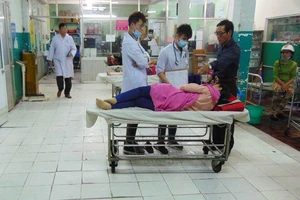 Bác sĩ không còn mang ủng, lội nước khám bệnh 