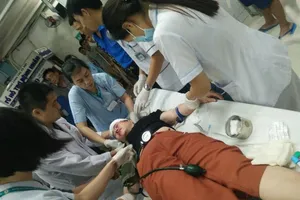 1 phụ nữ bị thương vùng đầu do pháo sáng