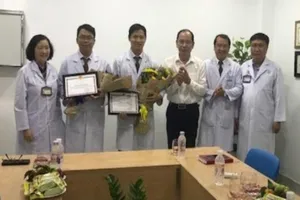 Cứu sống ngoạn mục người đàn ông ngã từ độ cao 6m