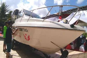 Bệnh viện mua ca nô chuyển bệnh nhân đột quỵ đi cấp cứu