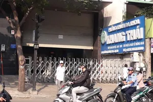 Đình chỉ phòng khám để phiên dịch khám, moi tiền bệnh nhân