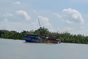 Lại phát hiện bơm hút cát lén lút trên sông Đồng Tranh