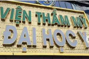 Buộc viện thẩm mỹ tiêm botox không phép che biển hiệu