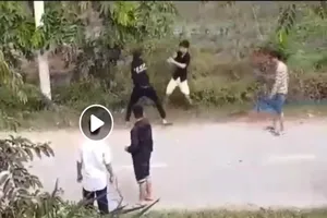 Công an truy tìm học sinh cầm dao dí bạn ở Hóc Môn