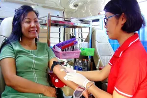 Viên chức TP.HCM hiến máu trong ngày hội 'Tết sum vầy' 2020