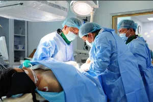 Huyết áp đo ở tay cao hơn ở chân nói lên bệnh gì?