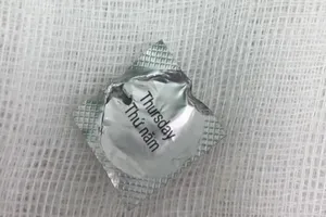 Nhập viện vì uống thuốc nuốt luôn cả vỏ