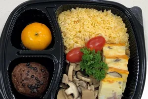 Người thực hiện cách ly COVID-19 được hỗ trợ ăn uống