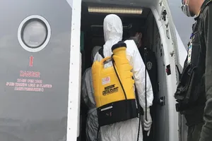 Khử trùng máy bay sau mỗi chuyến bay quốc tế