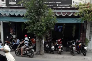 Lo ngại các quán ăn đông người trong mùa dịch COVID-19