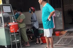 Quán cà phê bị đề nghị phạt 7,5 triệu vì phục vụ khách tại chỗ